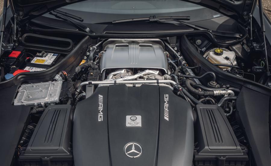 Моторный отсек Mercedes-AMG GT (C190) 2019 года  (NA) (фото 25 из 46)